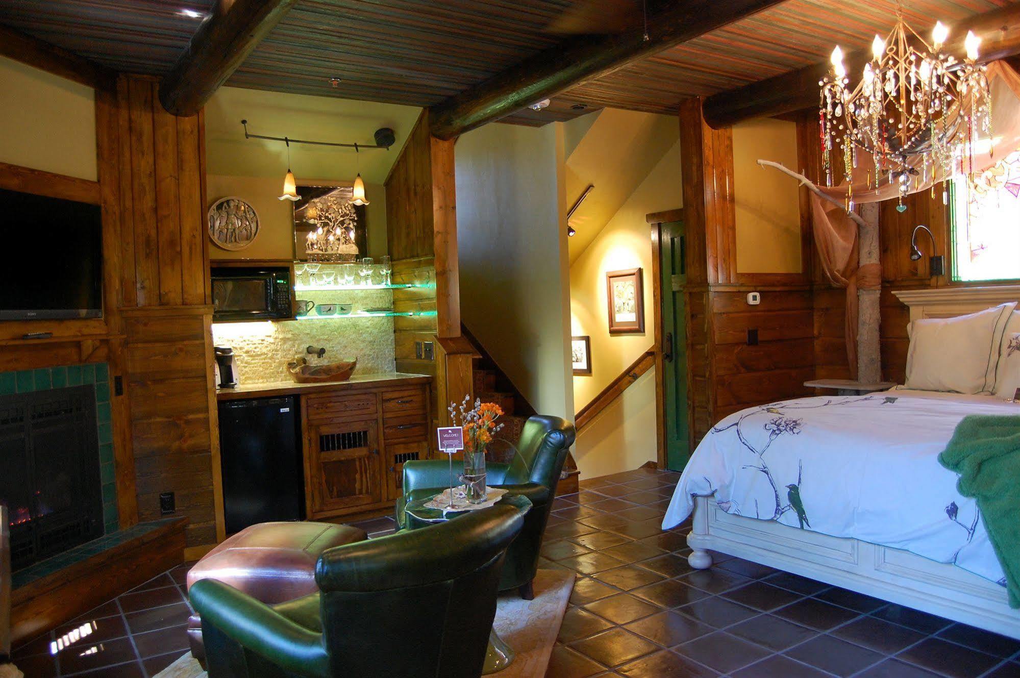Highland Haven Creekside Inn Евергрін Екстер'єр фото