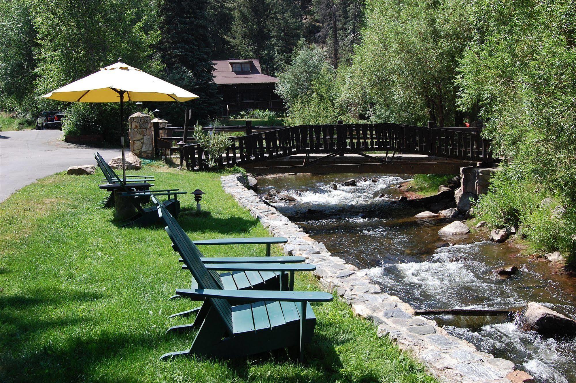 Highland Haven Creekside Inn Евергрін Екстер'єр фото